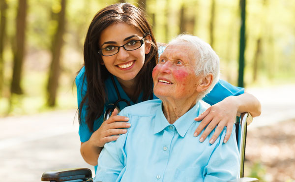 photo aide_a_domicile_pour_personnes_agees
